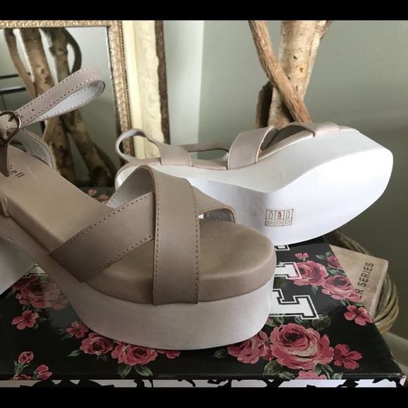 Jeffrey Campbell Platform Sandal - Picture 5 of 5